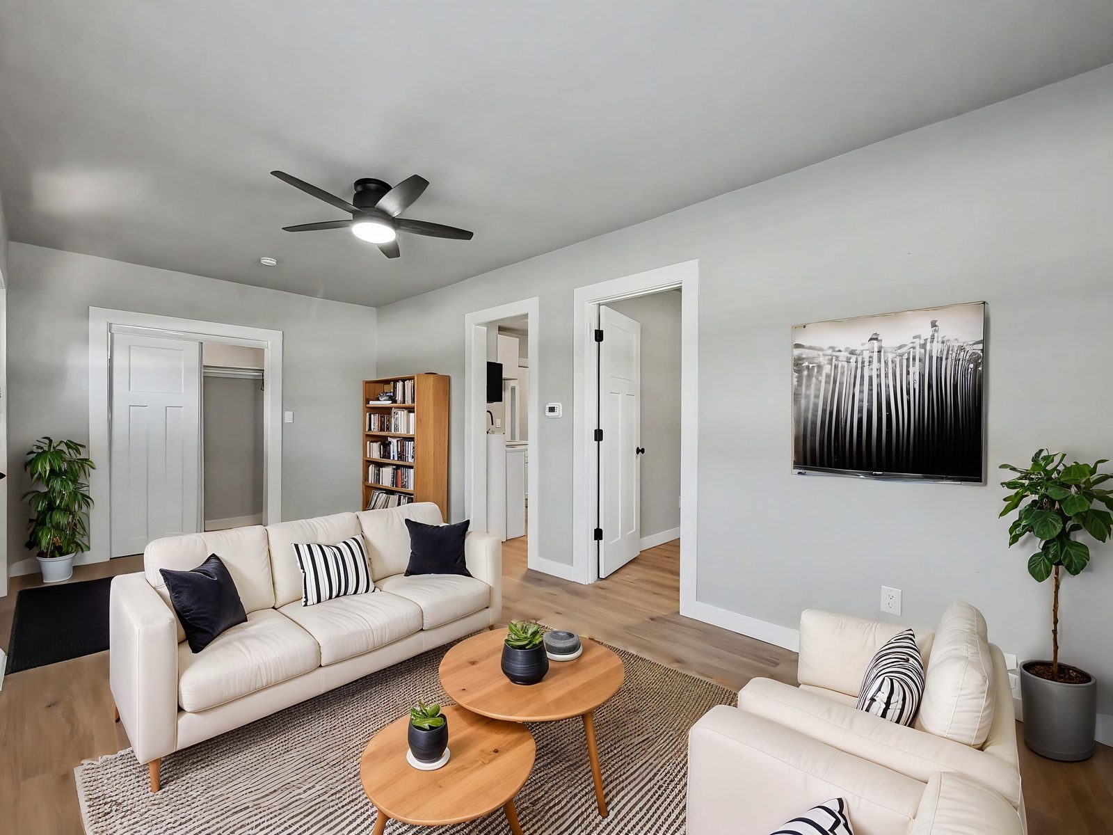 3436 Scott Ave, Des Moines — living room