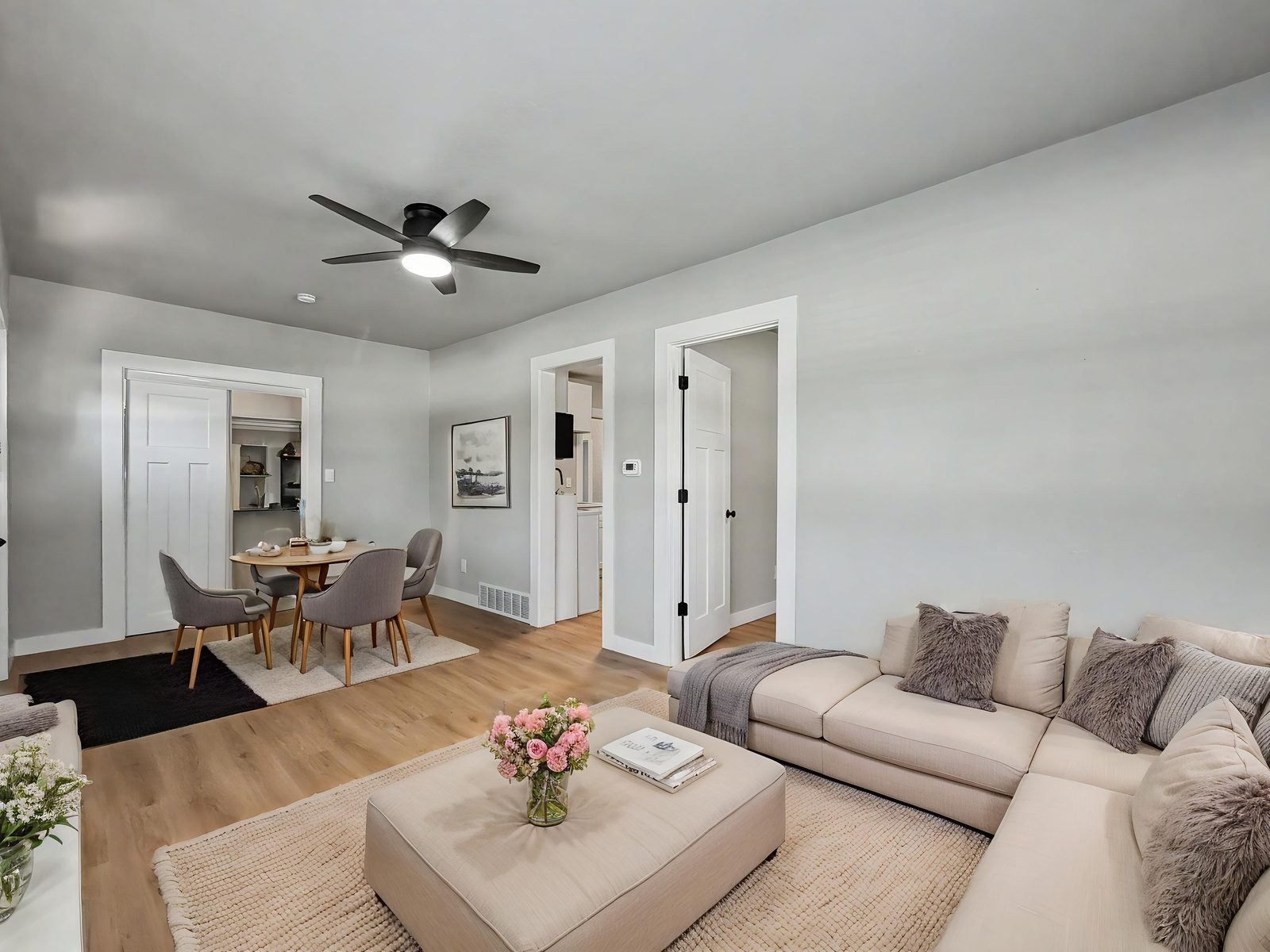 3436 Scott Ave, Des Moines — open living space